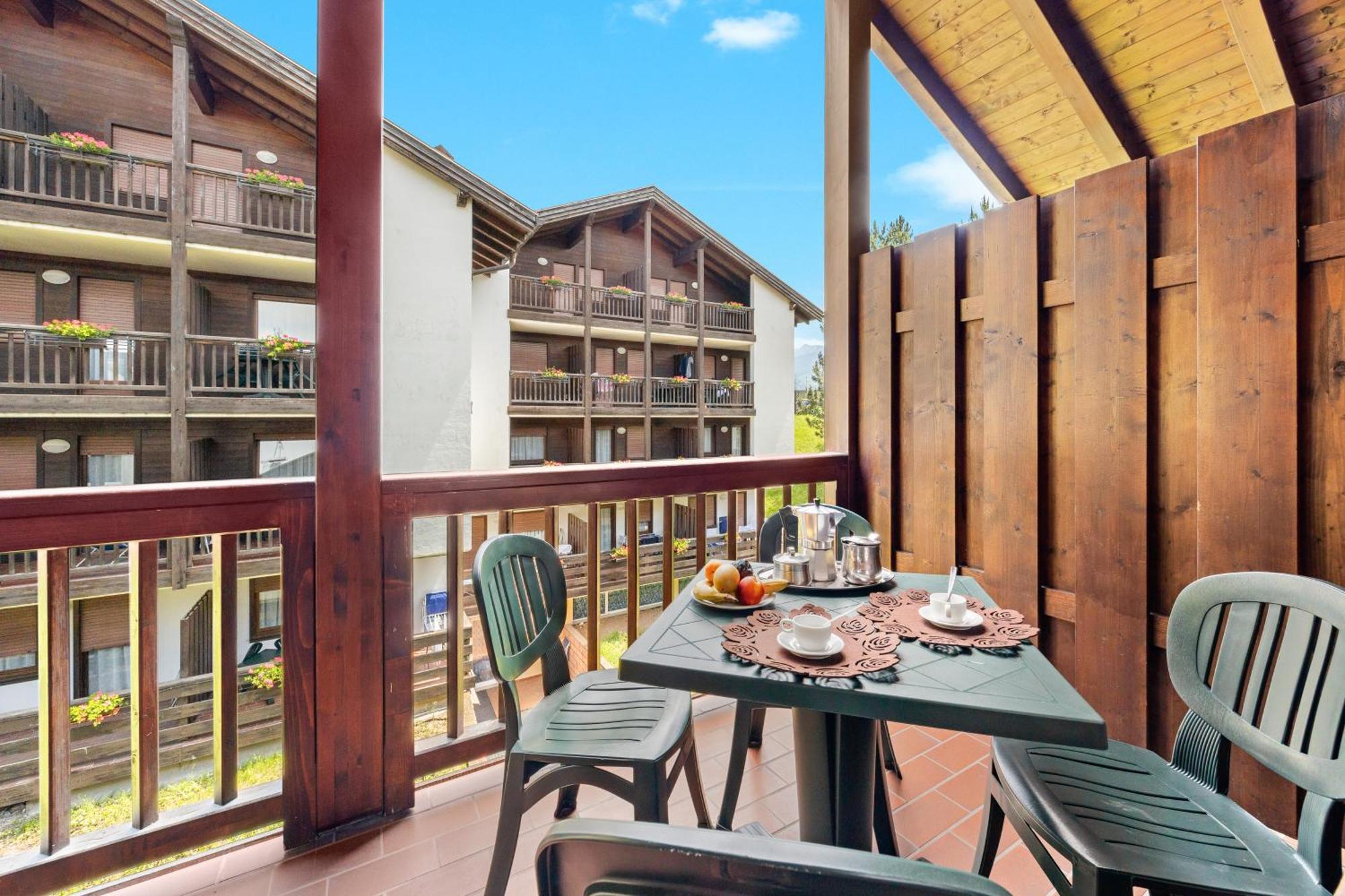 Aparthotel Des Alpes Cavalese Exterior foto