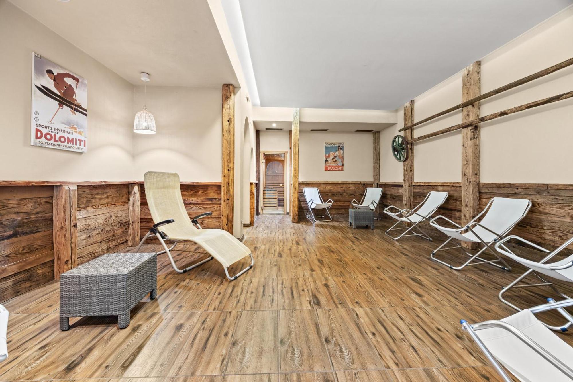 Aparthotel Des Alpes Cavalese Exterior foto