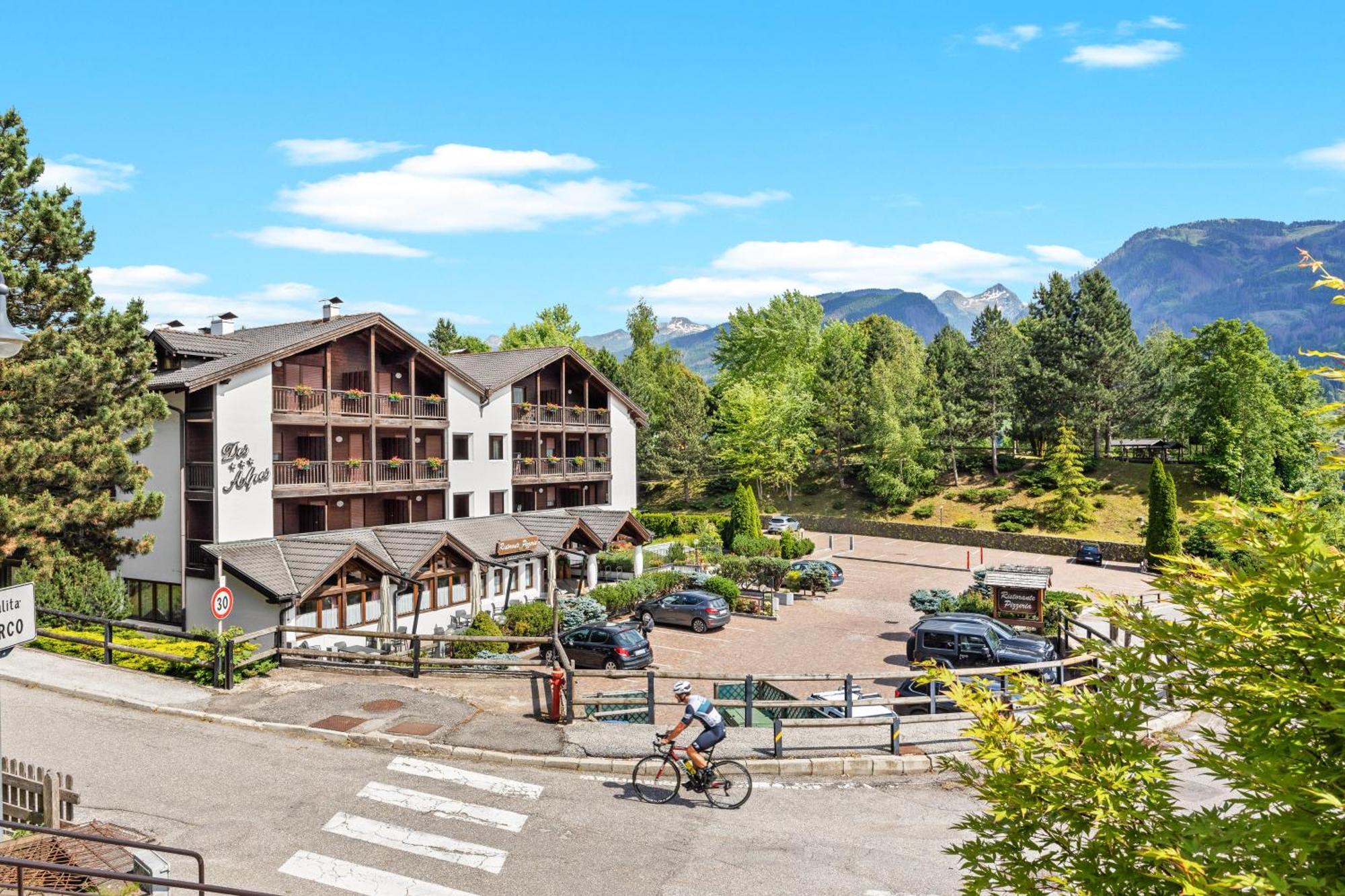 Aparthotel Des Alpes Cavalese Exterior foto