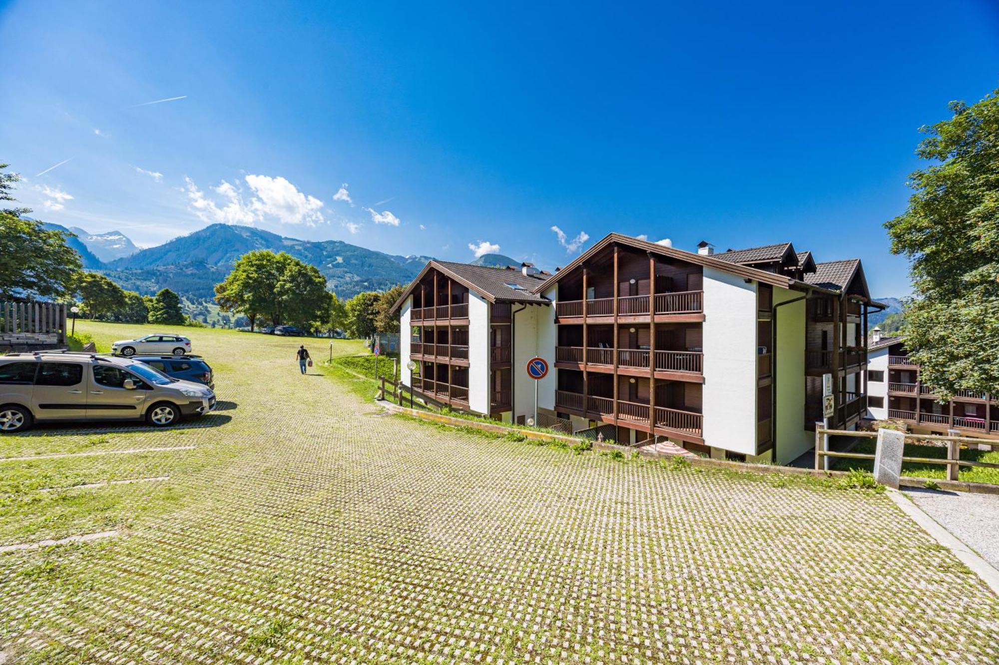 Aparthotel Des Alpes Cavalese Exterior foto