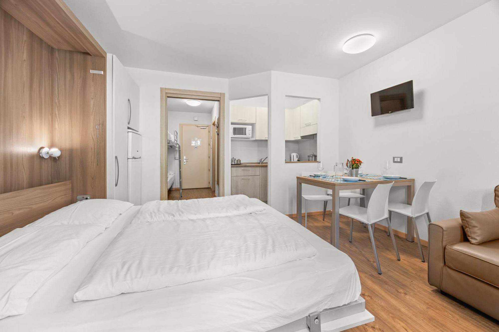 Aparthotel Des Alpes Cavalese Habitación foto