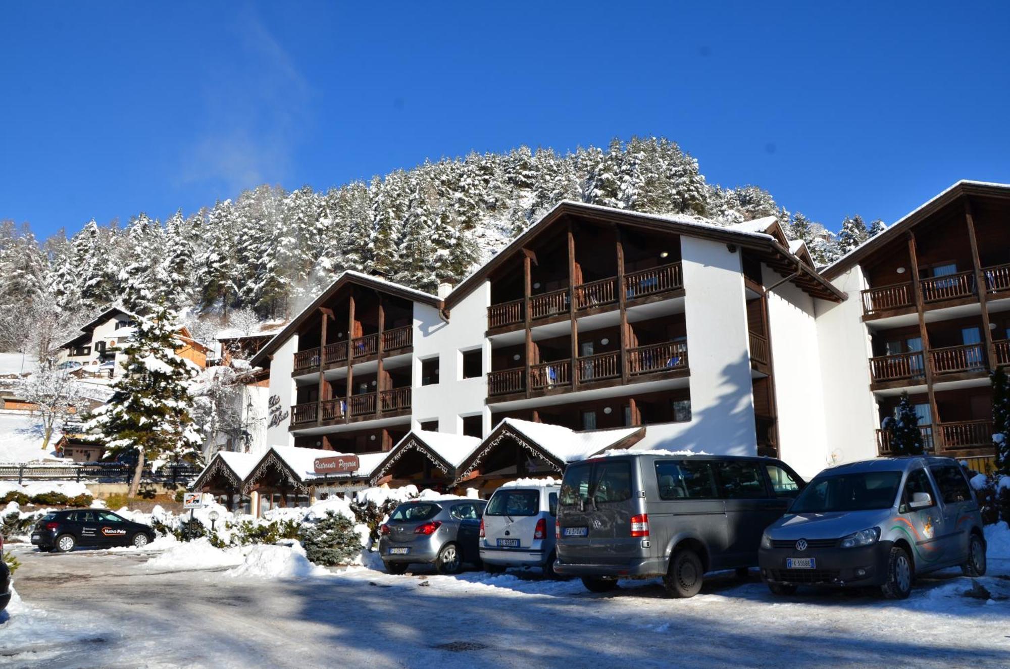 Aparthotel Des Alpes Cavalese Exterior foto