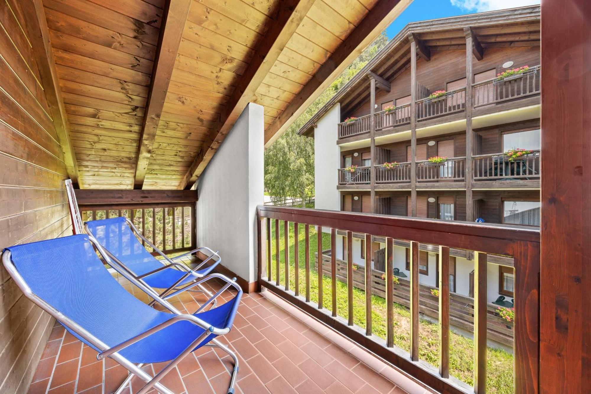 Aparthotel Des Alpes Cavalese Habitación foto
